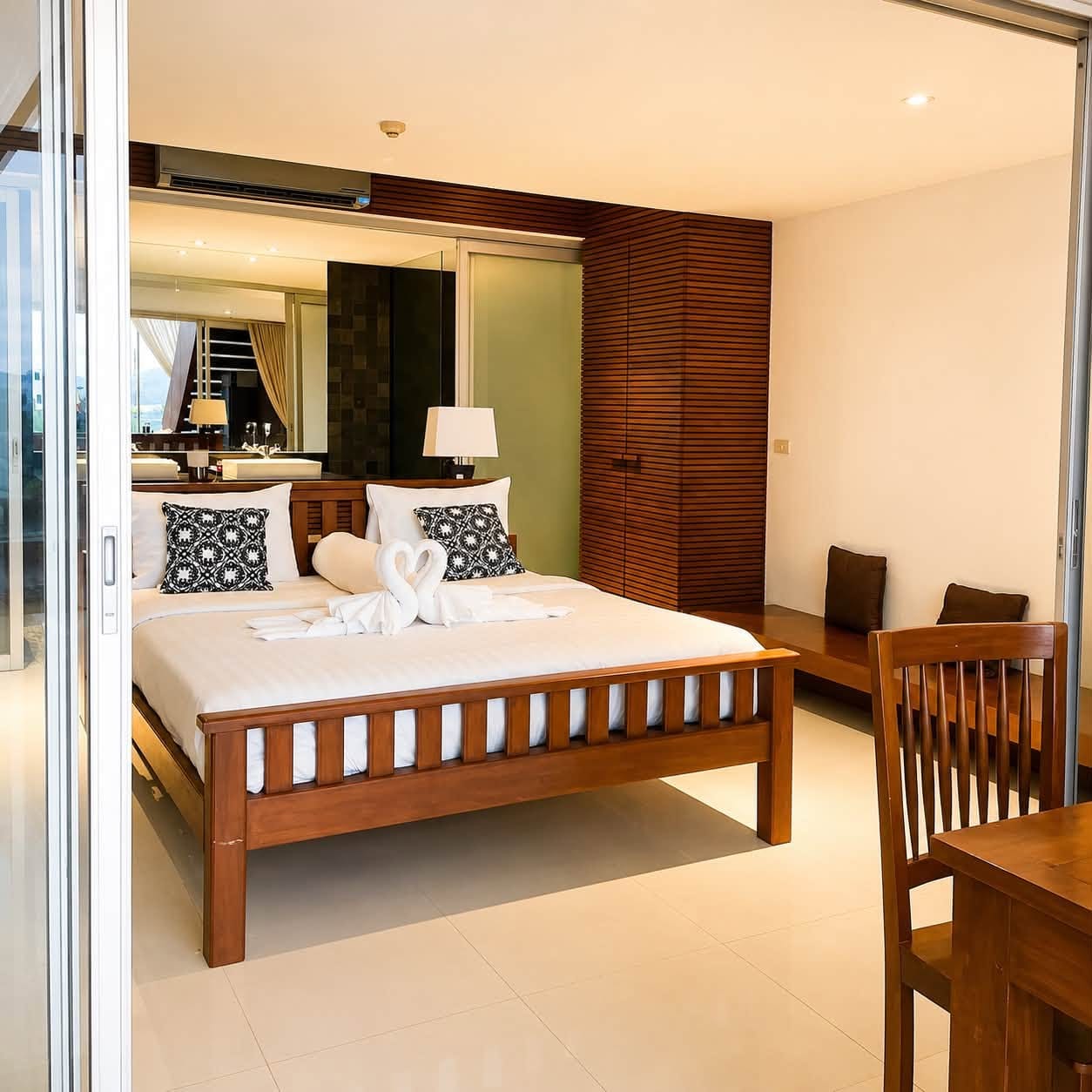 2-Bedroom Apartment near Surin Beach 6