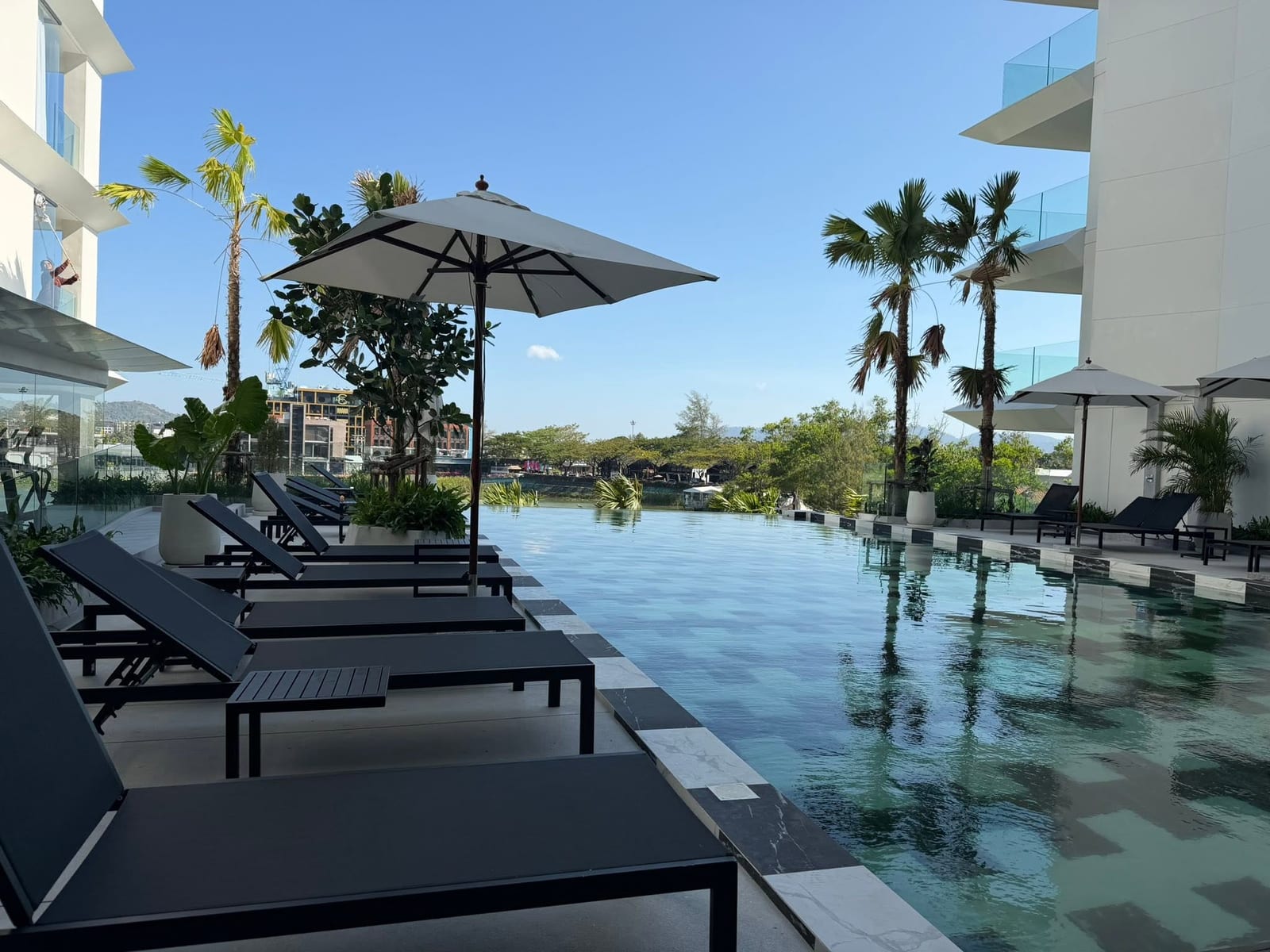 Lakefront 2-Bedroom Residence — The Aqua, Boat Avenue