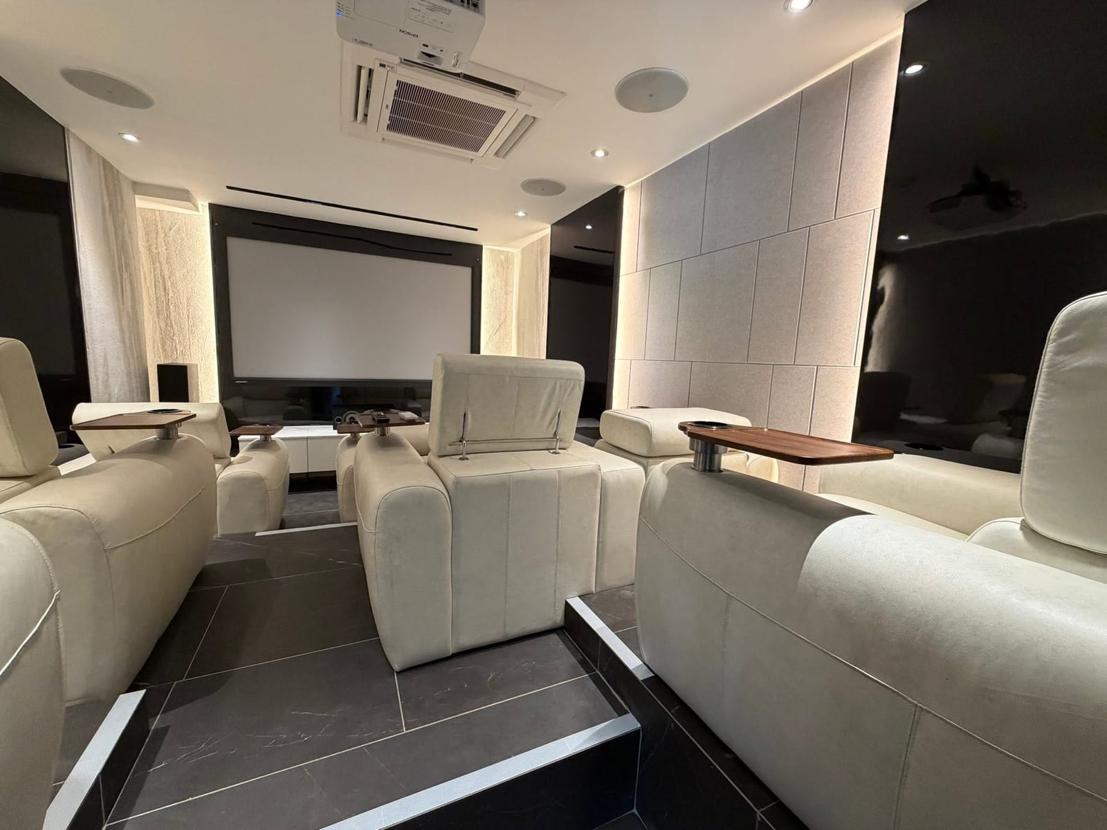 Lakefront 2-Bedroom Residence — The Aqua, Boat Avenue 10