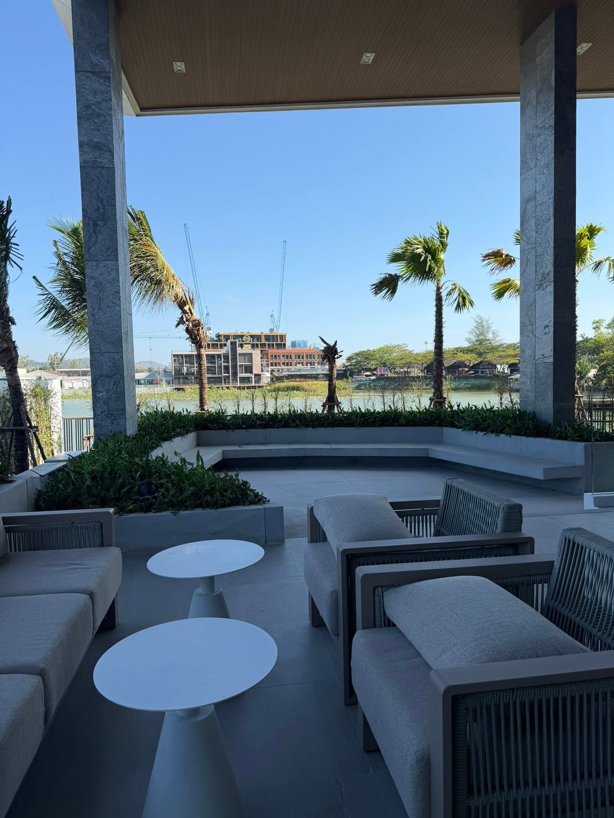 Lakefront 2-Bedroom Residence — The Aqua, Boat Avenue 2