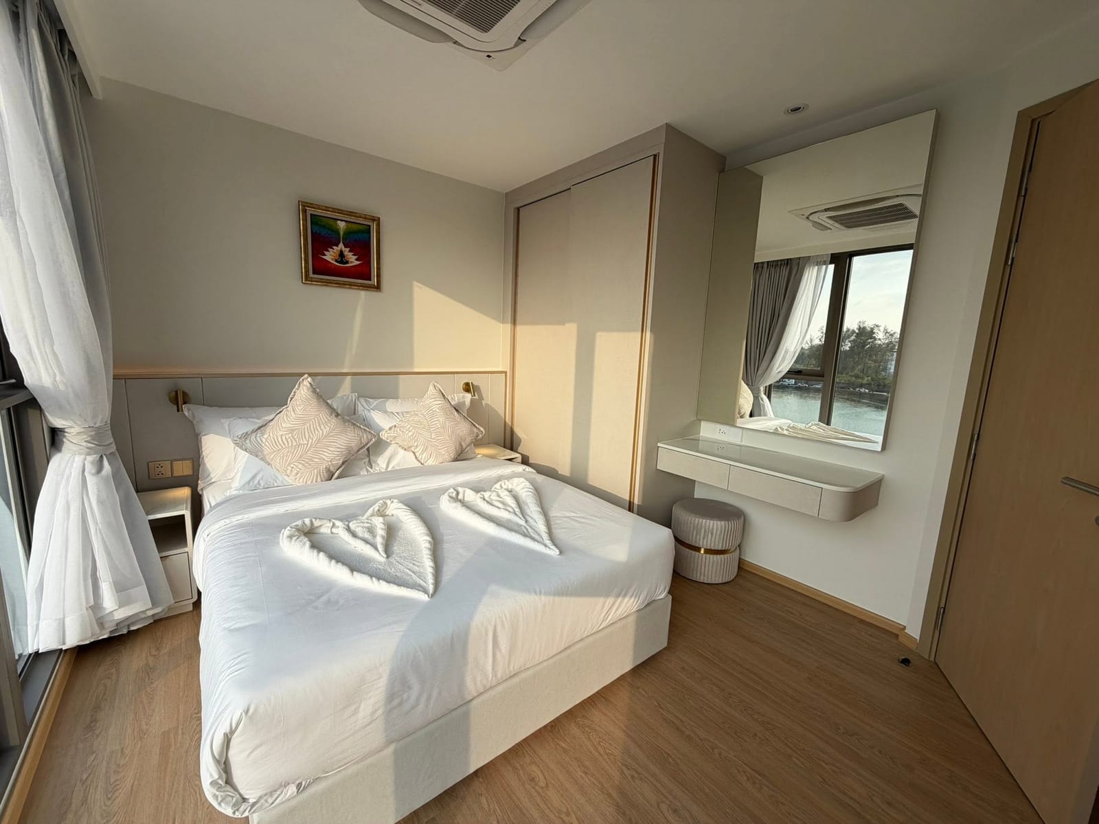 Lakefront 2-Bedroom Residence — The Aqua, Boat Avenue 5
