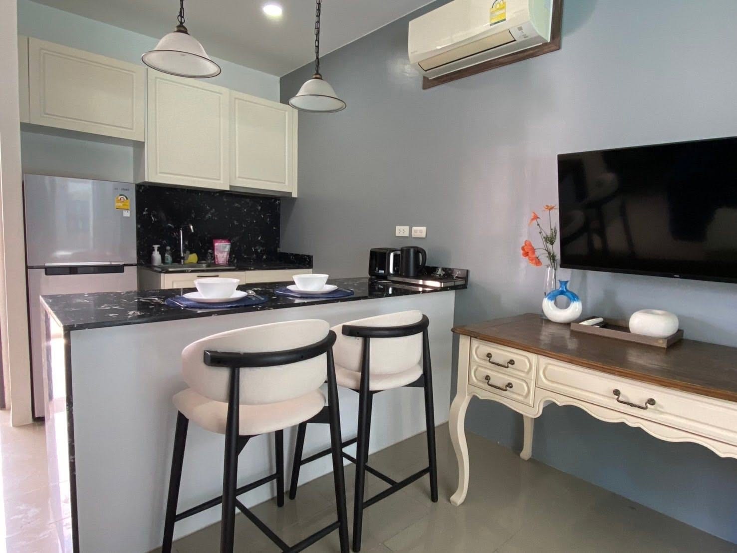 One-Bedroom Apartment by the Pool — Surin 7