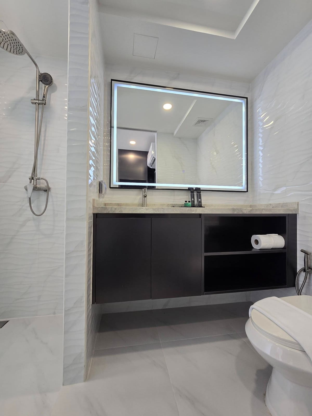 Studio Condominium for Rent in Bang Tao, Phuket — interior view