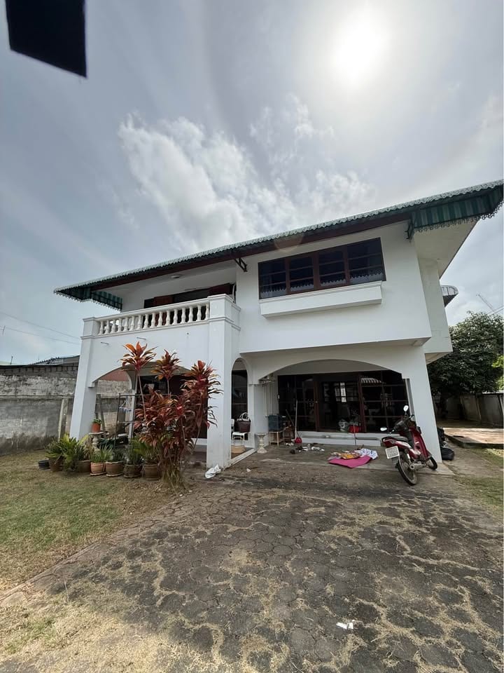 Three-Bedroom House with Large Yard — Soi Cherngtalay 12