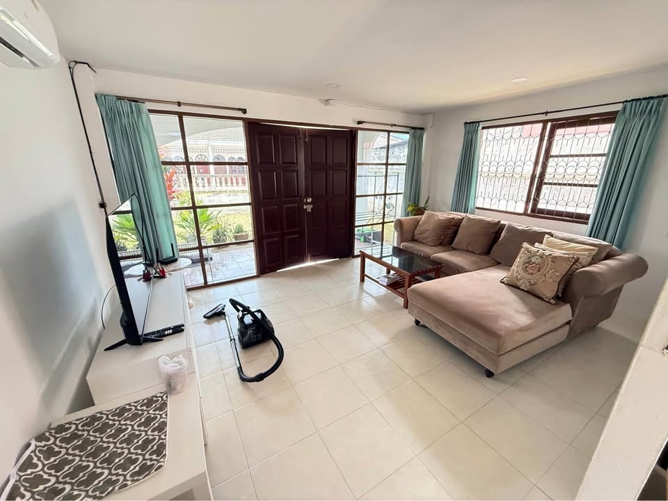 Three-Bedroom House with Large Yard — Soi Cherngtalay 12 12
