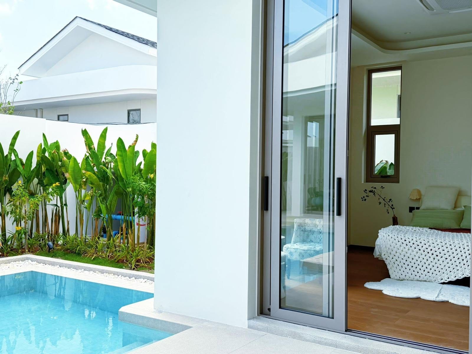 Brand-New 4-Bedroom Luxury Pool Villa for Rent — Bang Jo 12