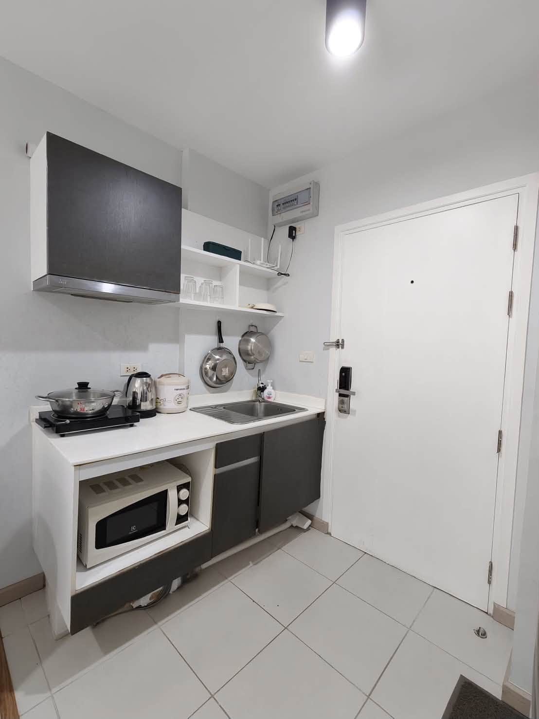 1-Bedroom Condominium for Rent in Phuket Town — interior view