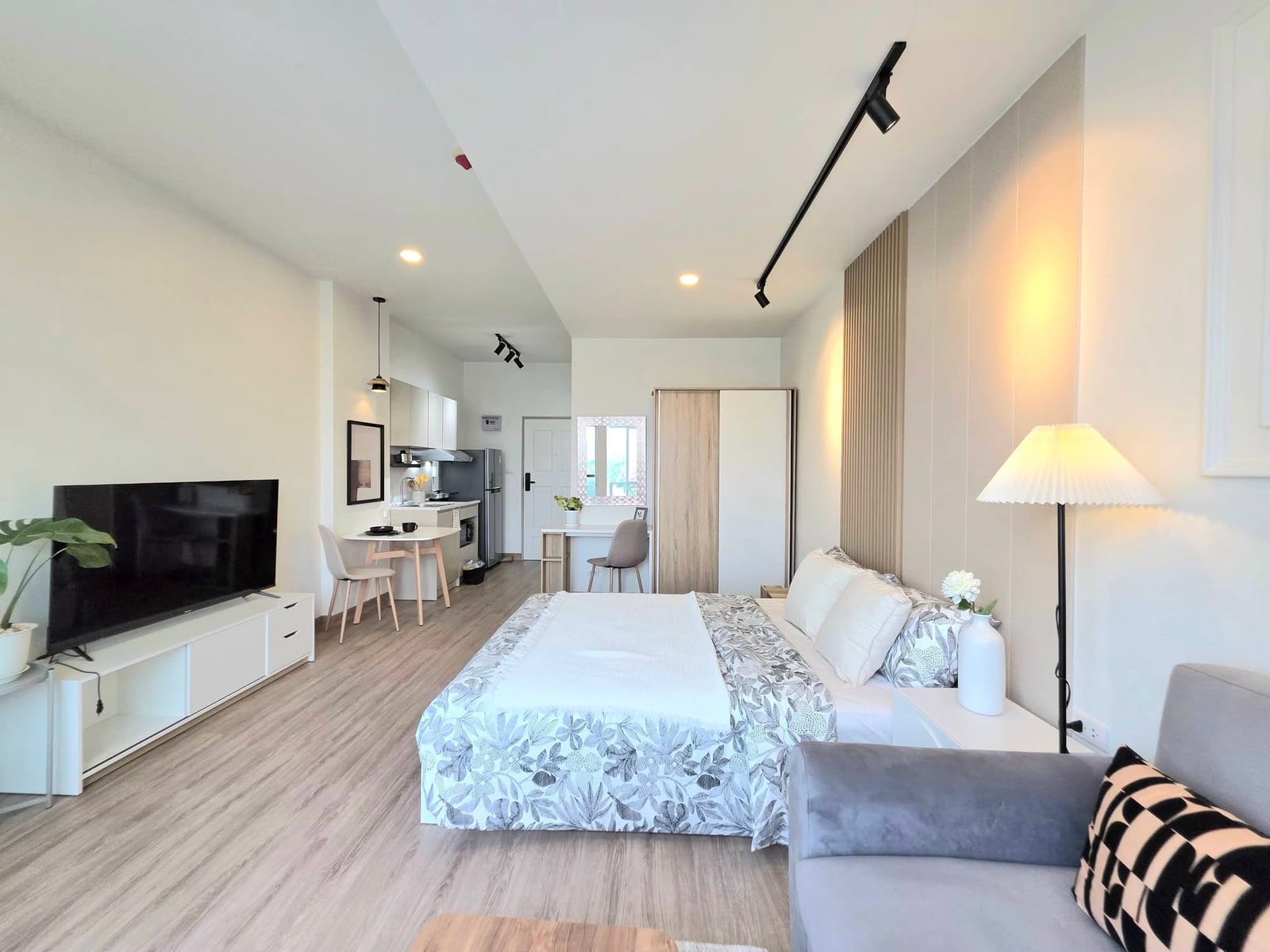 Corner Unit with Open View — The Bell Condominium, Chalong 5