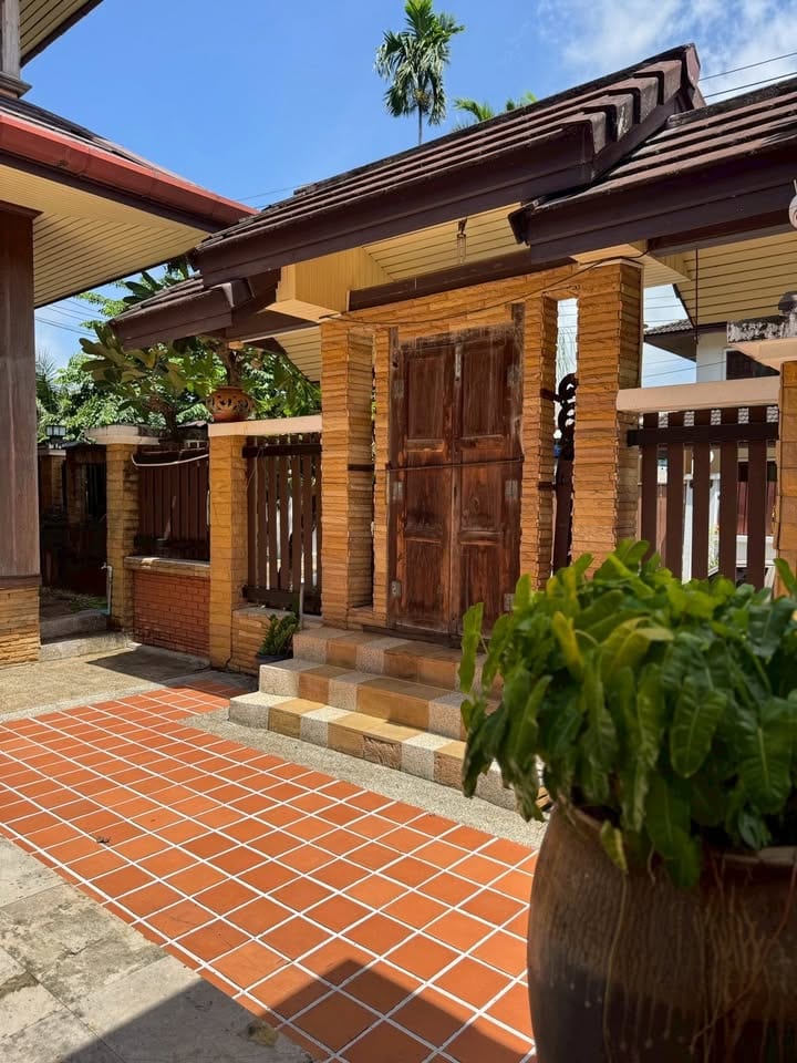 Traditional Thai Resort-Style Villa — Chomthong, Chalong 7