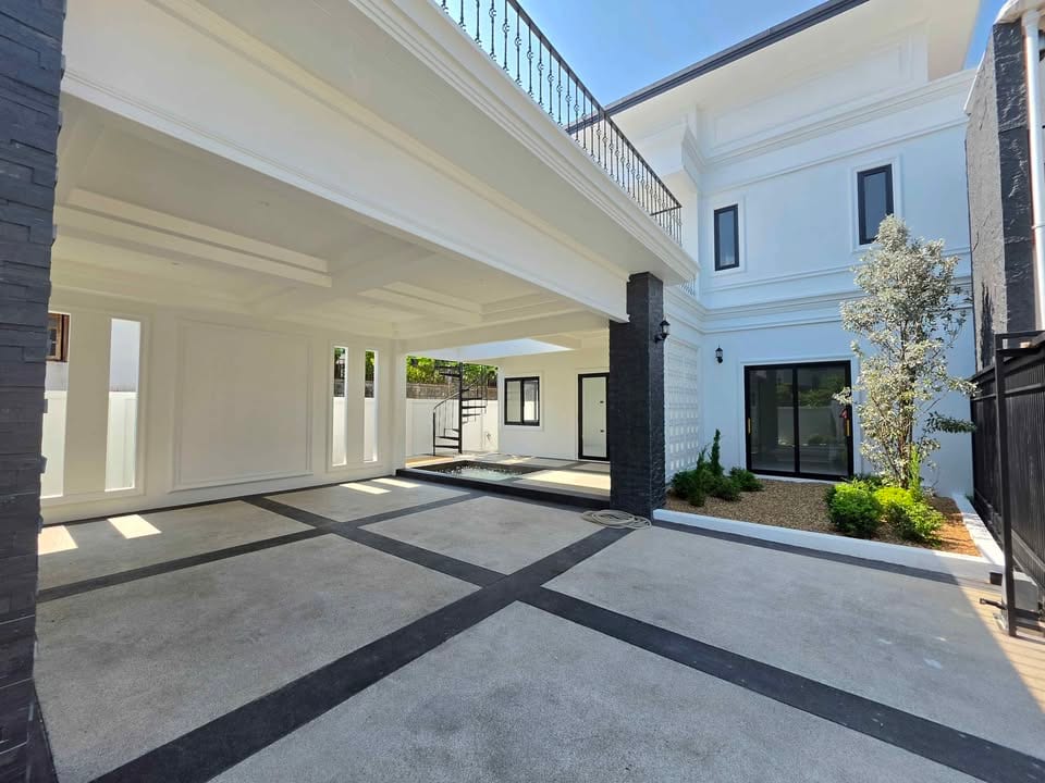 Brand-New Four-Bedroom Pool Villa — Chalong 10