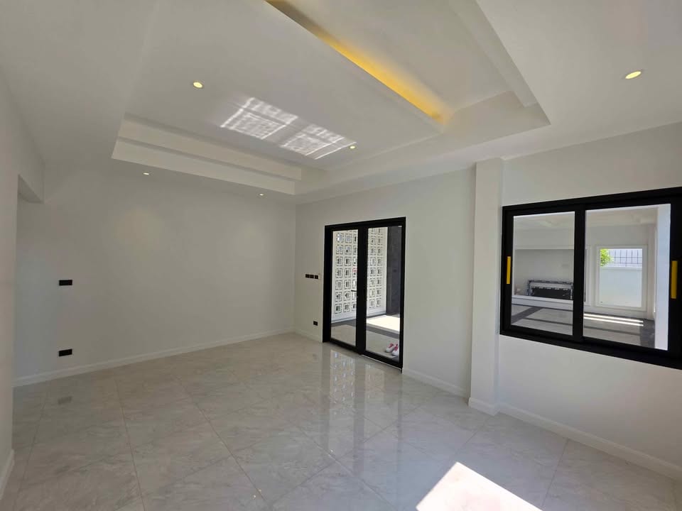 Brand-New Four-Bedroom Pool Villa — Chalong 14