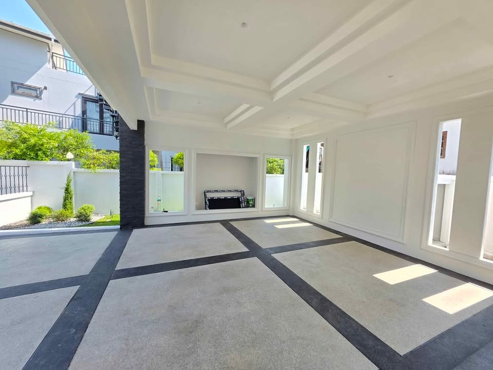 Brand-New Four-Bedroom Pool Villa — Chalong 15