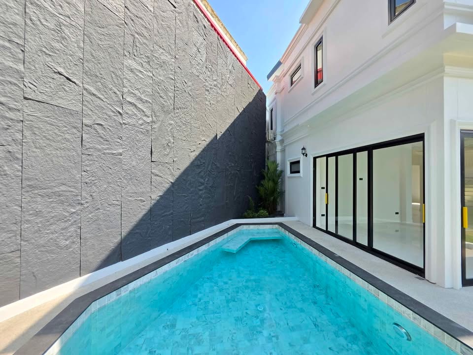 Brand-New Four-Bedroom Pool Villa — Chalong 2