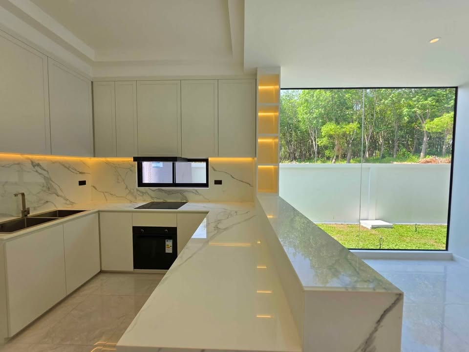 Brand-New Four-Bedroom Pool Villa — Chalong 4