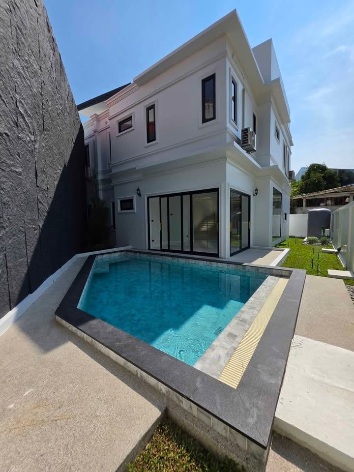 Brand-New Four-Bedroom Pool Villa — Chalong 5