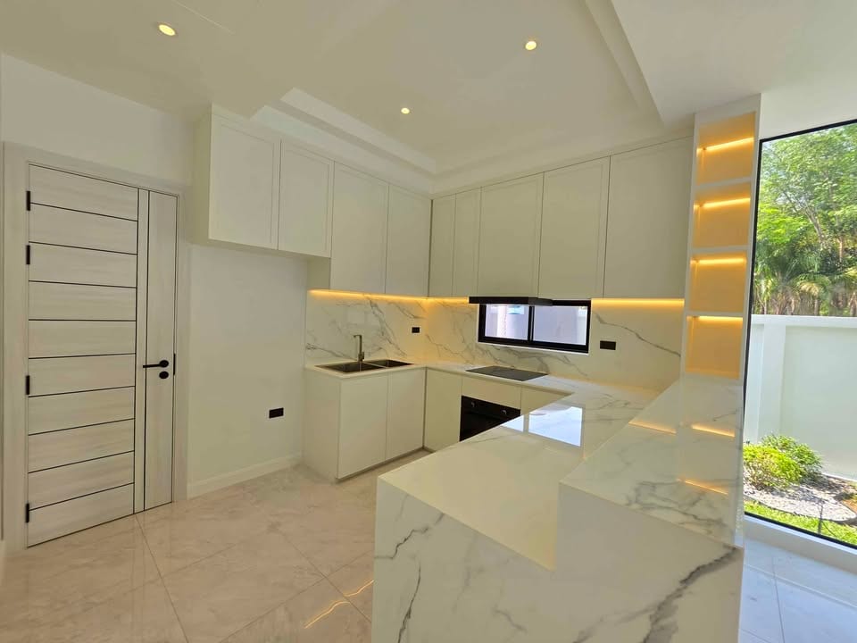 Brand-New Four-Bedroom Pool Villa — Chalong 6
