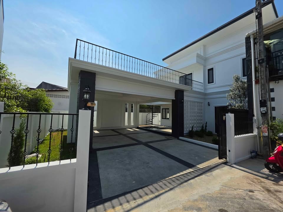 Brand-New Four-Bedroom Pool Villa — Chalong 7