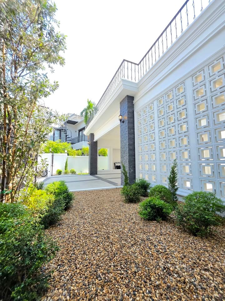 Brand-New Four-Bedroom Pool Villa — Chalong 9
