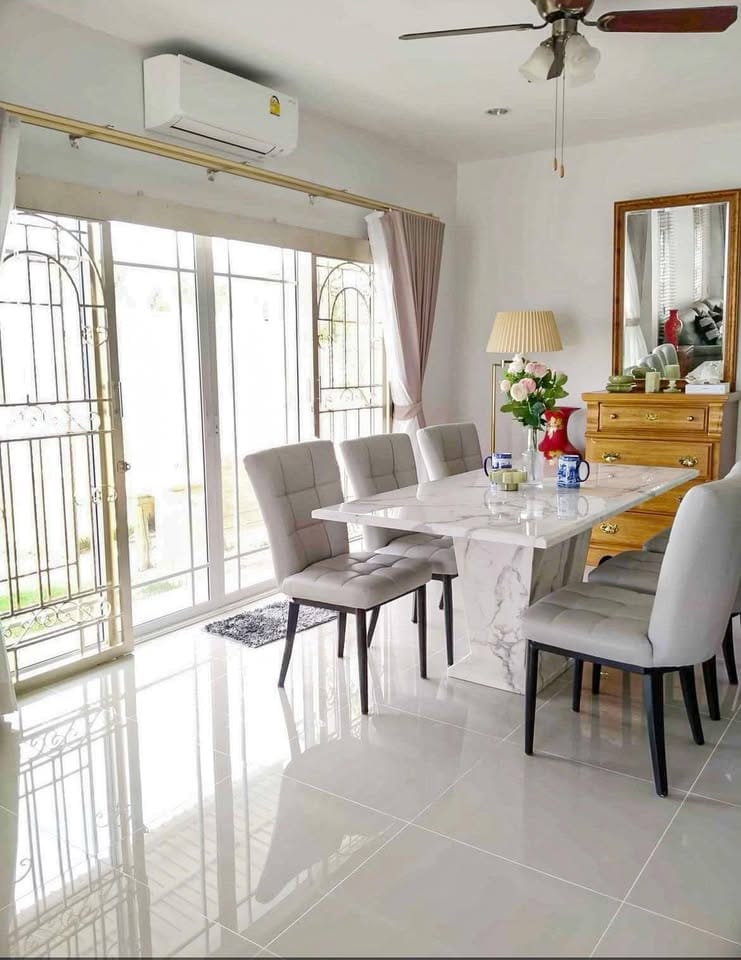 Renovated Two-Storey Corner House with Mountain View — Chalong