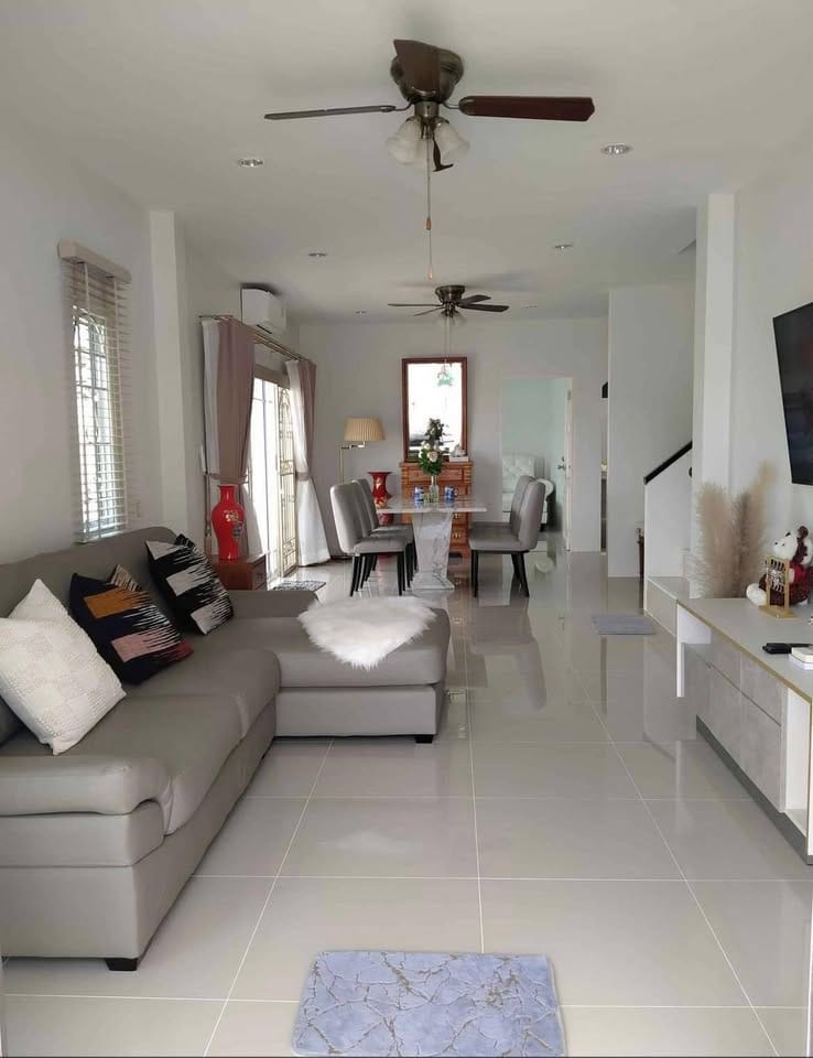 Renovated Two-Storey Corner House with Mountain View — Chalong