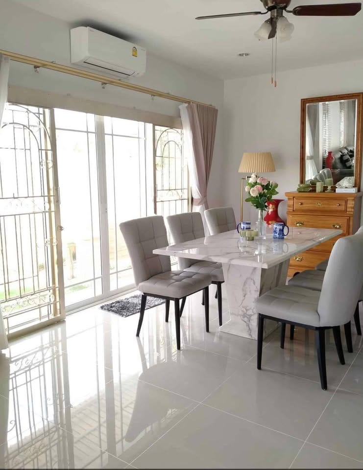 Renovated Two-Storey Corner House with Mountain View — Chalong