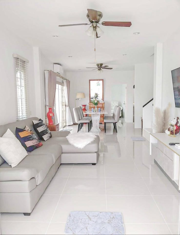 Renovated Two-Storey Corner House with Mountain View — Chalong