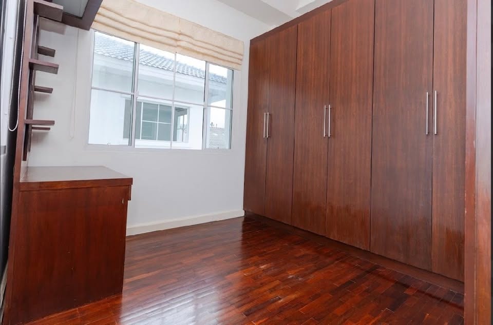Family House with Maid's Room — Land & Houses, Chalong 2