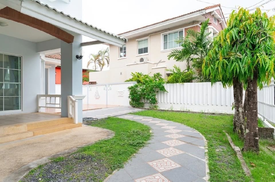 Family House with Maid's Room — Land & Houses, Chalong 4