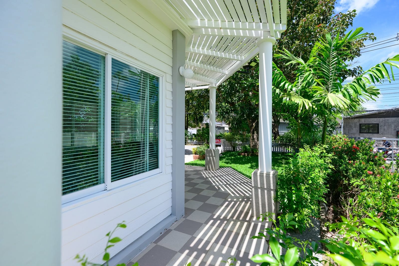 Four-Bedroom House with Roof Terrace — Chalong 12