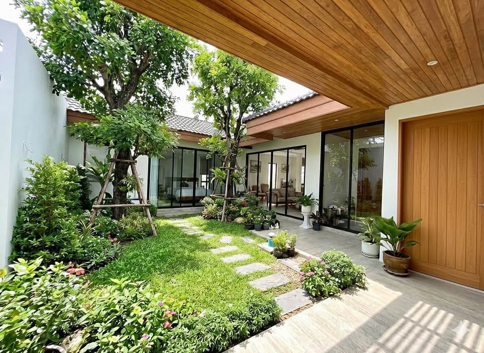 New Three-Bedroom House with Two-Car Carport — Manee Kram, Chalong