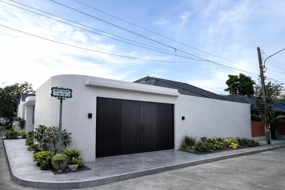 New Three-Bedroom House with Two-Car Carport — Manee Kram, Chalong 6