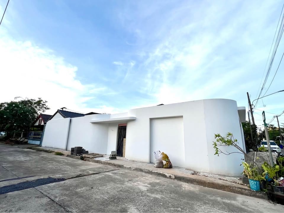 New Three-Bedroom House with Two-Car Carport — Manee Kram, Chalong 8