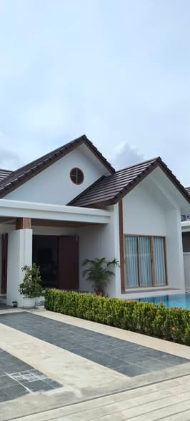 Brand-New Three-Bedroom Pool Villa for Rent — Chalong