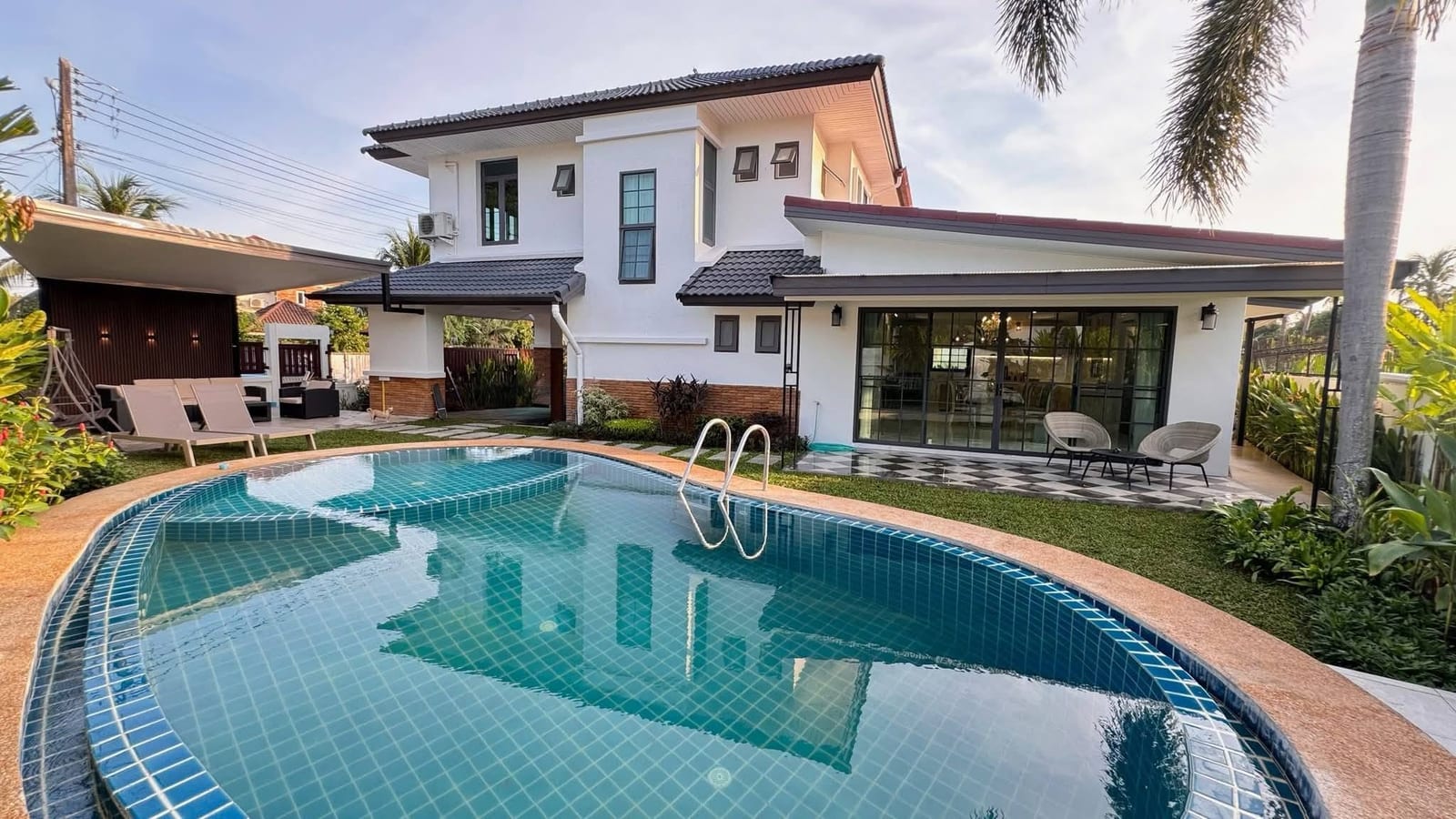 Pool Villa in a Guarded Village near Chalong Bay