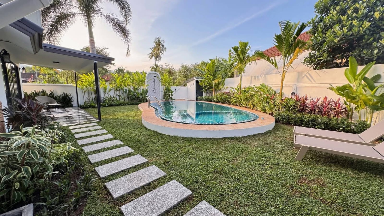 Pool Villa in a Guarded Village near Chalong Bay 14
