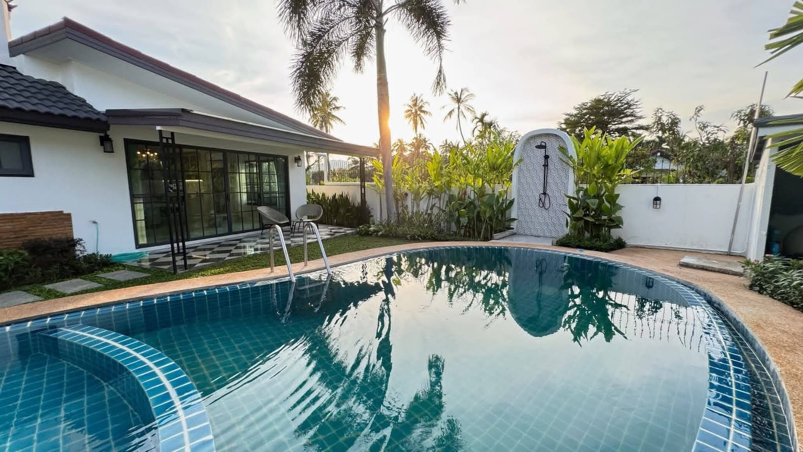 Pool Villa in a Guarded Village near Chalong Bay 4