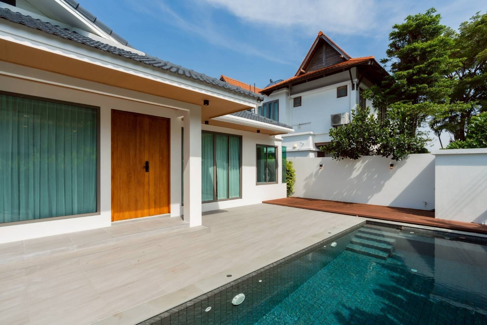 Single-Storey Private Pool Villa in Maneekram, Chalong 10