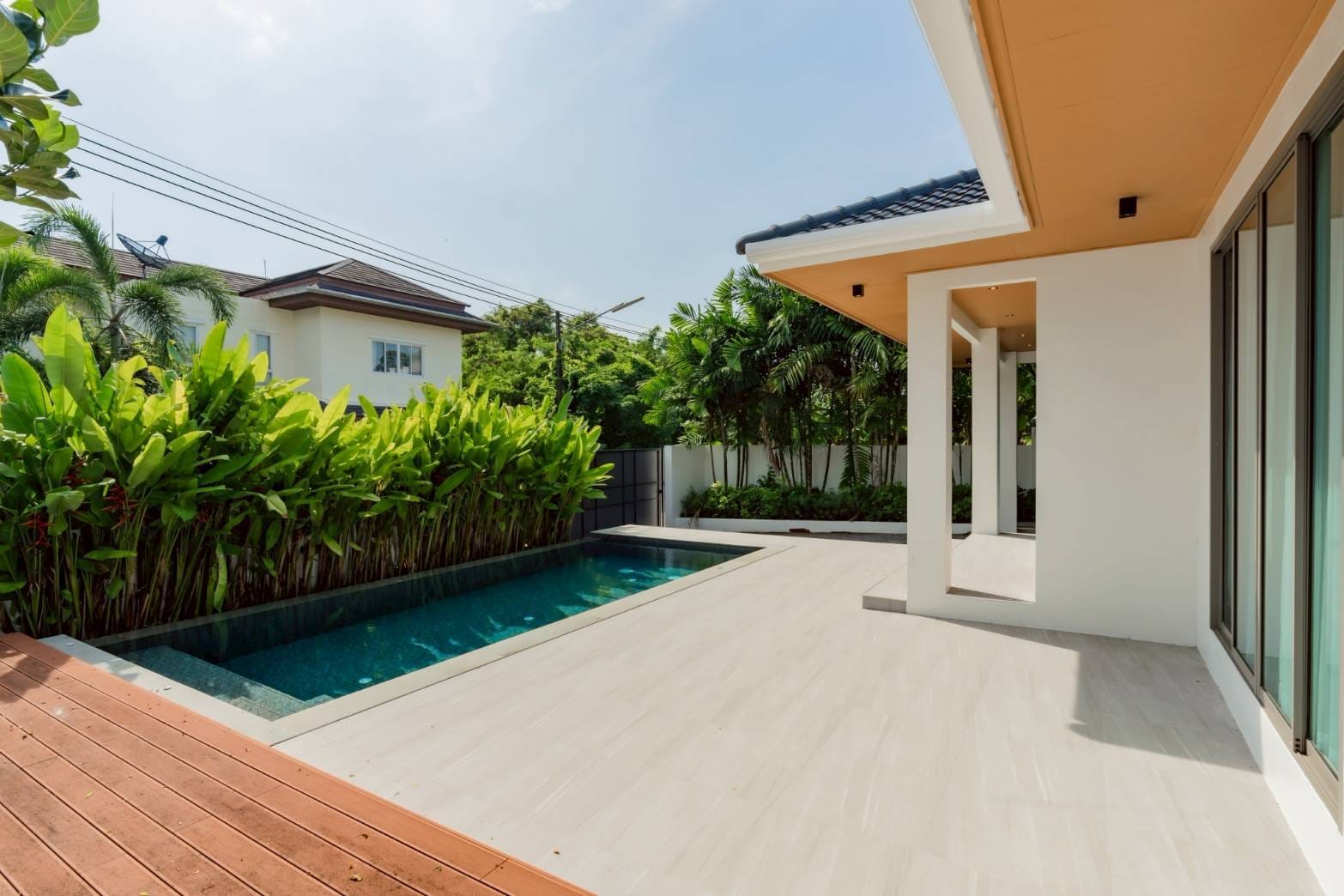 Single-Storey Private Pool Villa in Maneekram, Chalong 13
