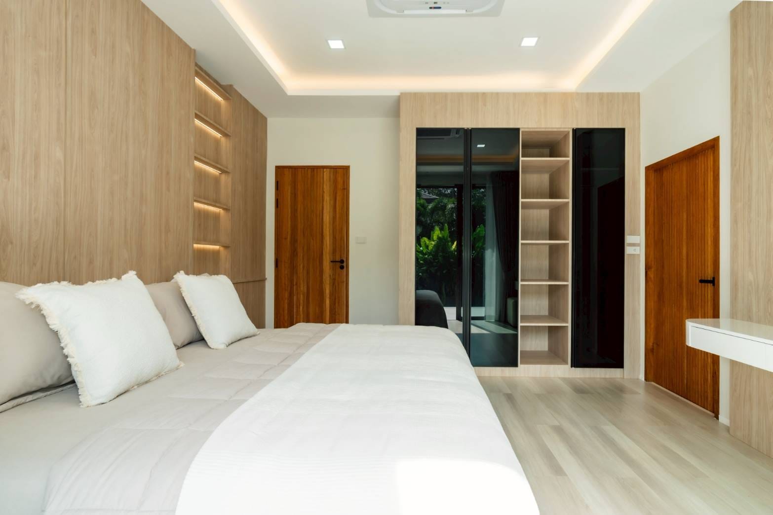 Single-Storey Private Pool Villa in Maneekram, Chalong 36