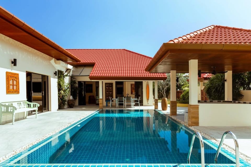 Pool Villa on a Large Plot — Chalong