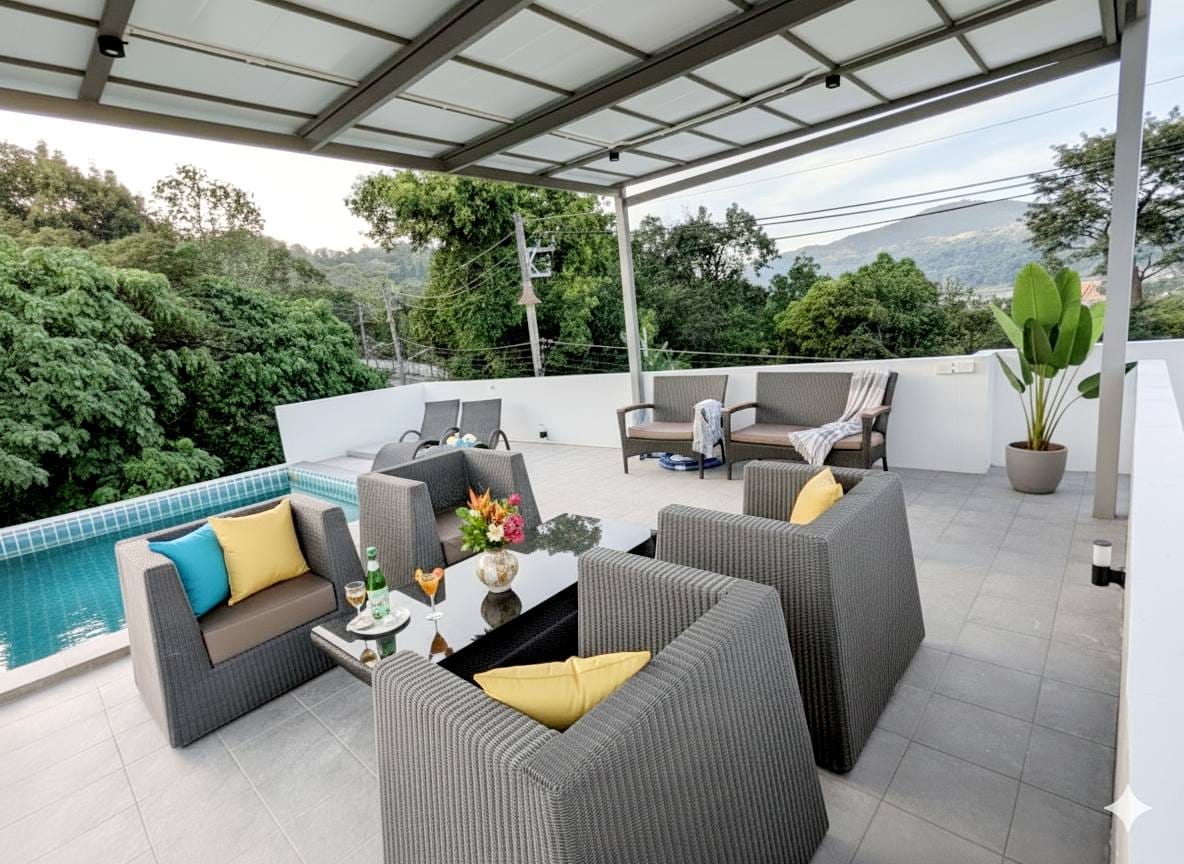 Hillside Pool Villa with Chalong Bay Views 7
