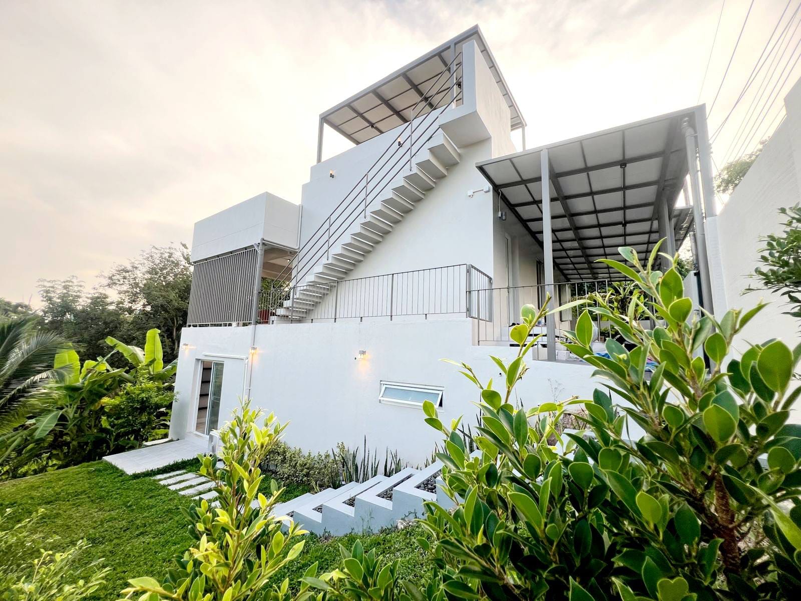 Hillside Pool Villa with Chalong Bay Views 9