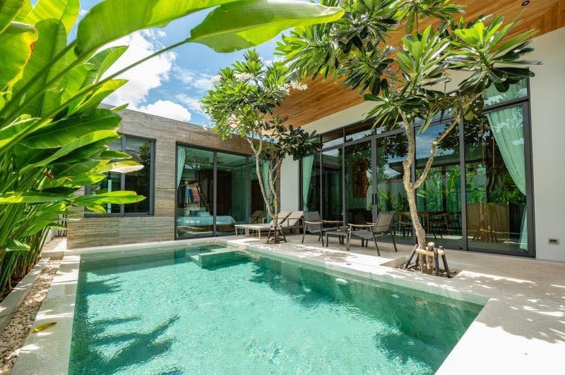 Modern Pool Villa with Frangipani Courtyard — Chalong