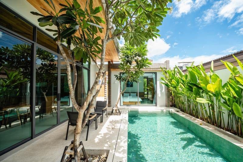 Modern Pool Villa with Frangipani Courtyard — Chalong 2