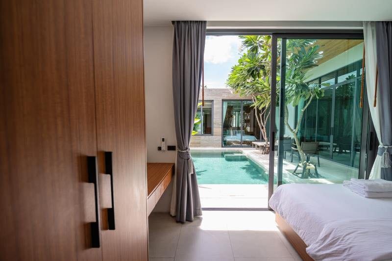 Modern Pool Villa with Frangipani Courtyard — Chalong 6