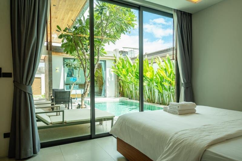 Modern Pool Villa with Frangipani Courtyard — Chalong 9