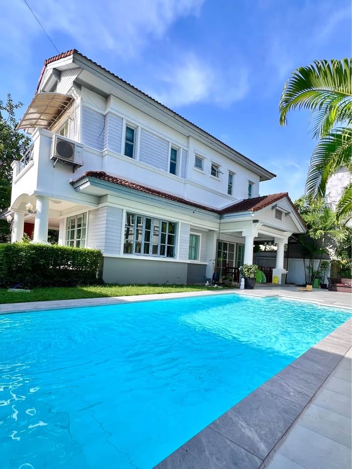 Pool Villa with Guest House — Land & Houses Park, Chalong