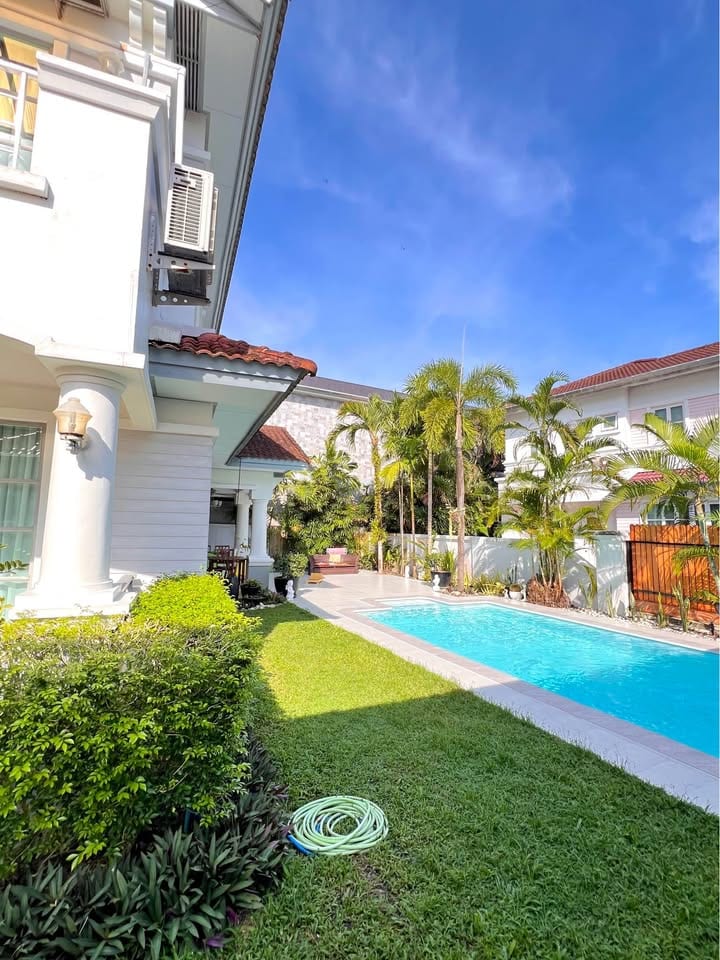 Pool Villa with Guest House — Land & Houses Park, Chalong 2
