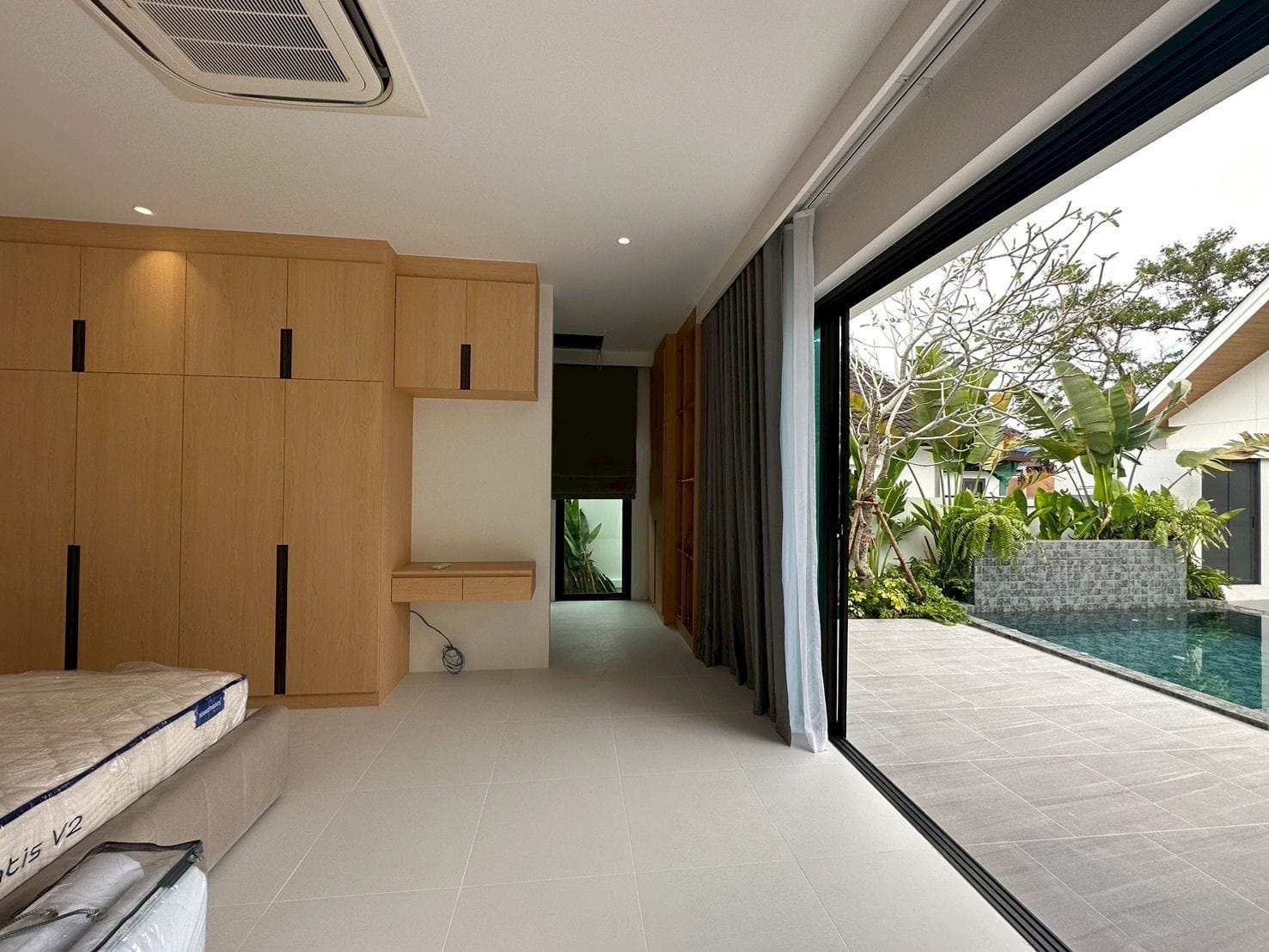 Modern Pool Villa — Chalong 23
