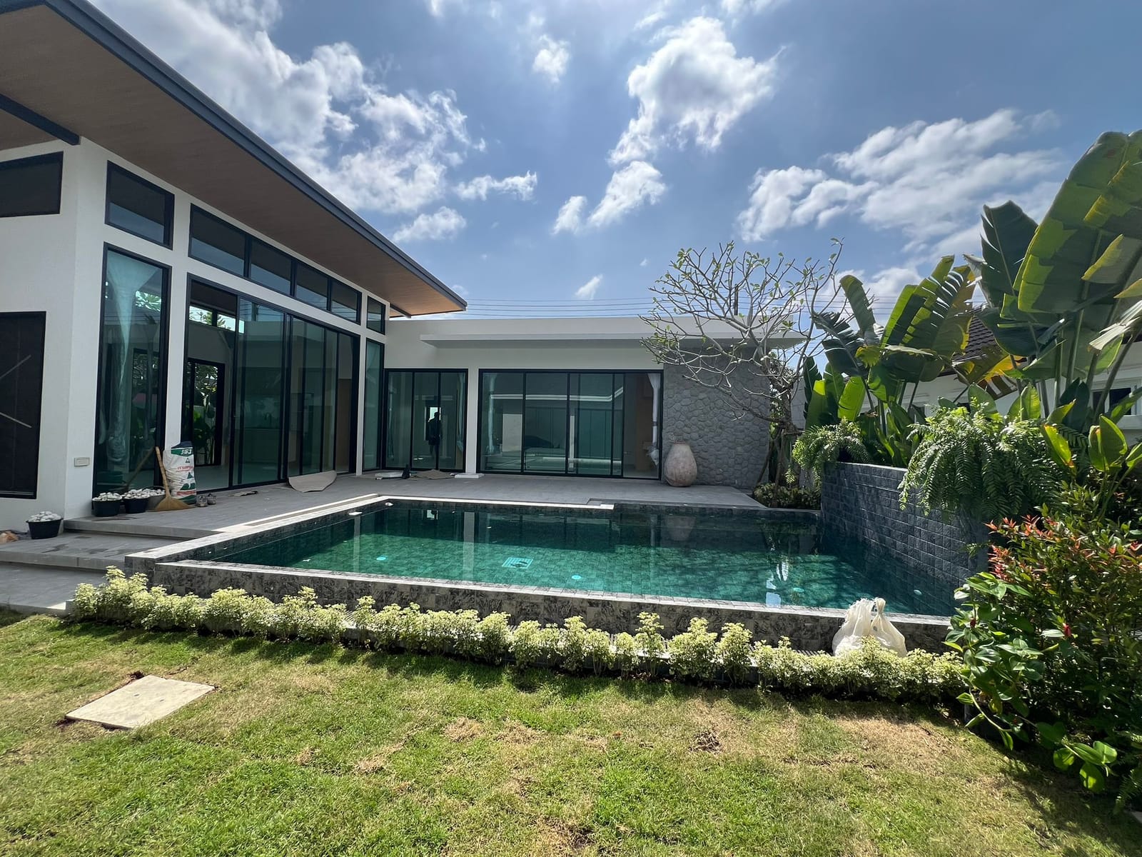 Modern Pool Villa — Chalong 3